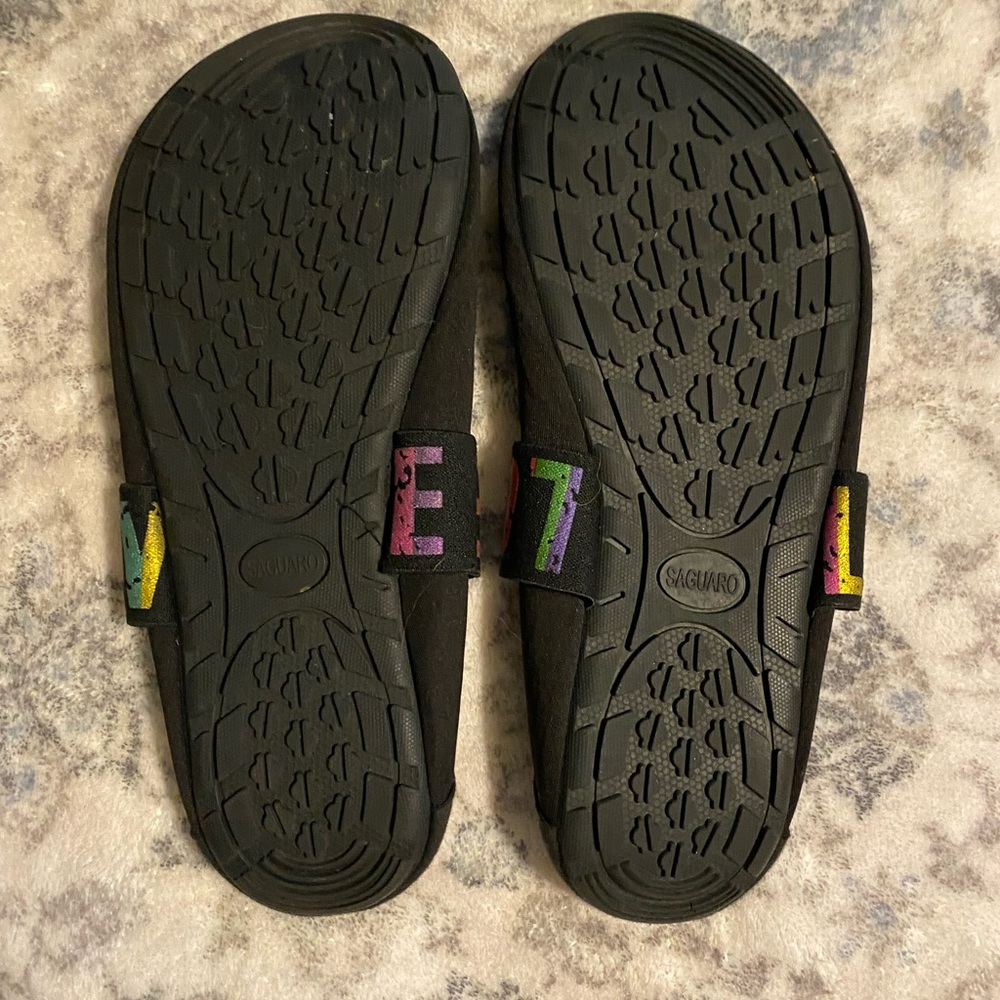 Saguaro swim shoes. Love size 8 - Picture 3 of 6